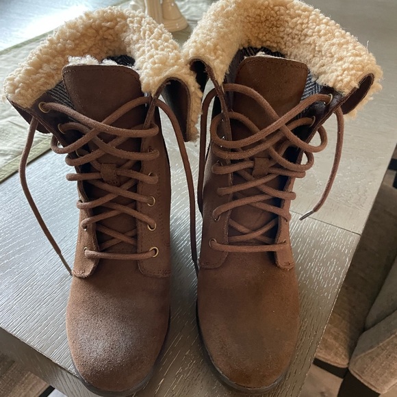 UGG Classic Brown Waterproof Lace up boots with standup collar . - Picture 2 of 7